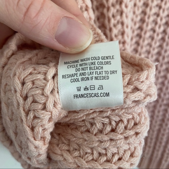 SOLD Francesca’s Blush Crop Cable Knit Sweater - Picture 8 of 8